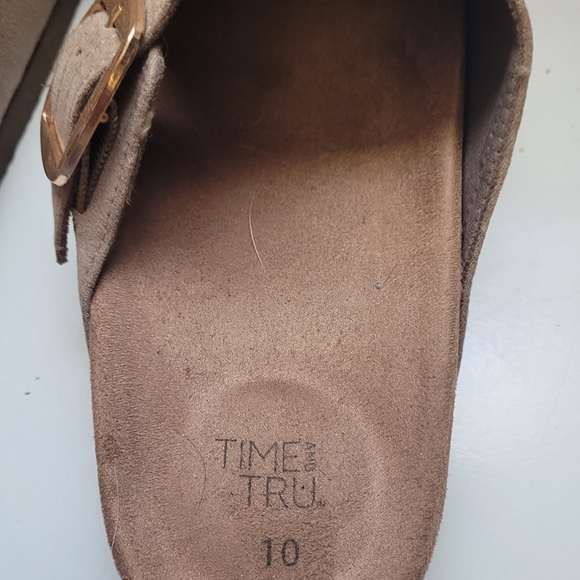 Womens shoes - Picture 2 of 4